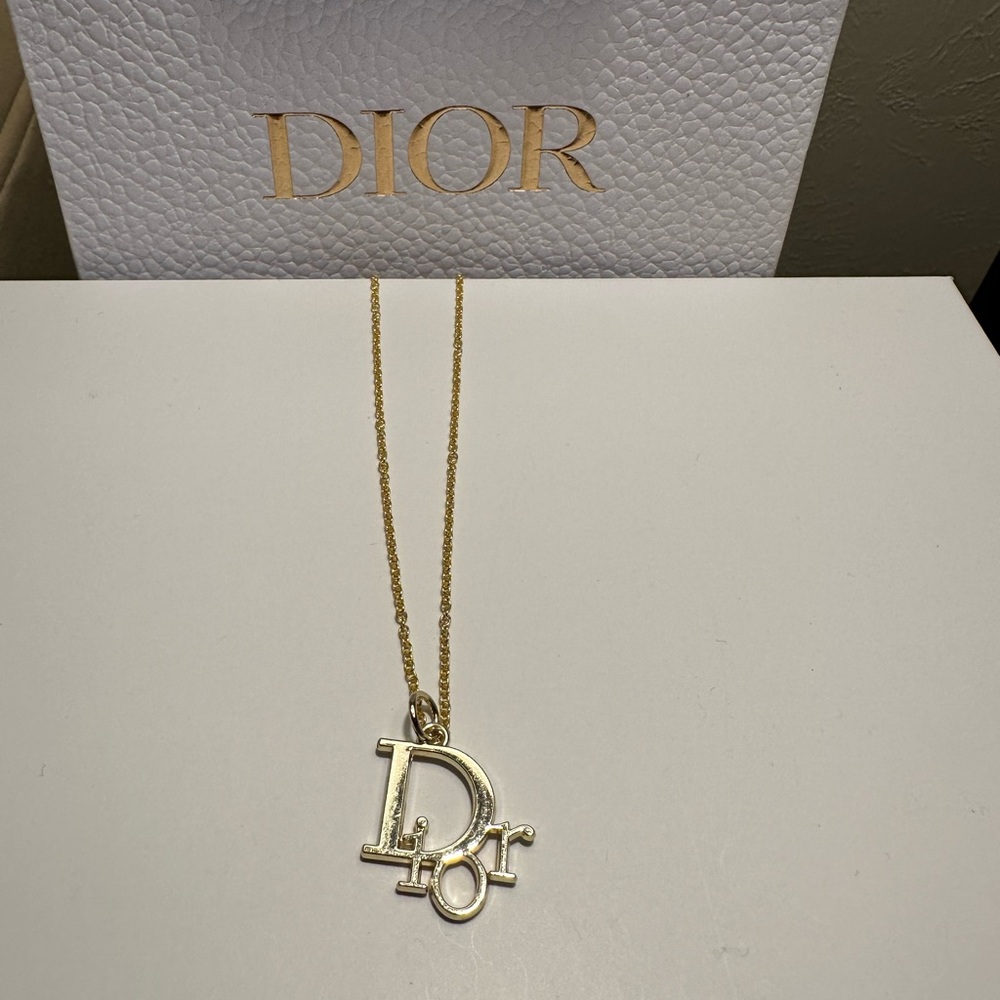Dior Charm w/unbranded chain